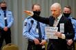 Masovni ubica Anders Breivik suđenje započeo nacističkim pozdravom i rasističkim simbolima