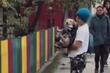 Video koji će vam popraviti dan: Dječak iz Srbije skinuo duksericu i jaknu da ugrije psa