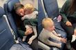 Mama zalijepila dijete za sjedalo u avionu pa pojasnila: Ponekad želiš samo dvije minute mira
