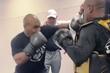 Mike Tyson počeo pripreme za meč: Pogledajte kako s 57 godina razvaljuje na sparingu