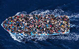 Massimo Centenni. Imigranti s Bliskog istoka i Afrike zajedno na jednom brodu.