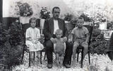 Prizren 1937. godine: Didara sa ocem Ganijem Dukađinijem i braćom