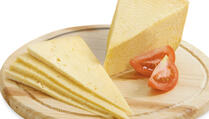 Šest razloga zašto treba jesti sir