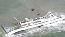 Najmanje osam poginulih u brodolomu