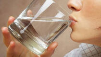 Svako jutro na prazan želudac popijte 600 ml vode 