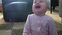 Beba čiji je smijeh zarazan i neodoljiv!