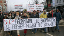 Protesti protiv uklanjanja spomenika u Preševu
