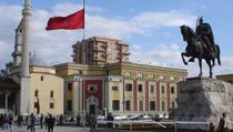 Tirana poziva na uzdržanost