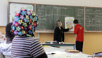 DW: Nijemci u jednu, migranti u drugu školu