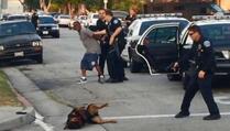 UZNEMIRUJUĆE: Policija hapsi čovjeka zbog snimanja i ubija mu psa ispred očiju