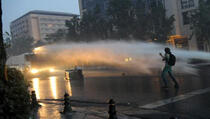 Na protestima u Istanbulu paljeni šatori i korišten suzavac