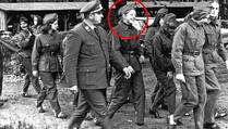 Fotografija Angele Merkel u uniformi Istočne Njemačke