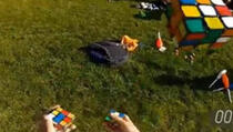 Slaže Rubikove kocke žonglirajući