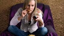 Zašto je opasno jesti grickalice za vrijeme gledanja TV-a?