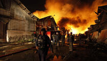 Širi se nasilje, spaljeno desetine kuća, džamija