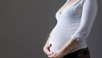 Treba li žena postiti tokom trudnoće ili dojenja?!