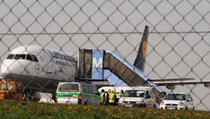 Evo ko je Kosovar koji je nožem prijetio stjuardesi na letu