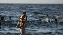 FOTO: Nakon dugo vremena djeca Gaze uživaju na plažama