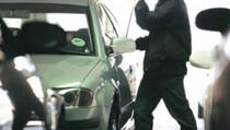 Prizren: Obili vozilo i ukrali mobilni telefon
