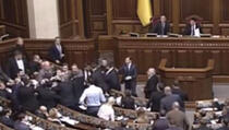 Tuča u Parlamentu: Evo kako Ukrajinci "raspravljaju" o zakonima (VIDEO) 
