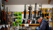 Raste prodaja oružja u Mađarskoj: 'Ohrabrujuće je imati ga kod kuće'