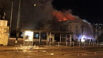 Eskalirali protesti širom BiH, zgrade institucija u plamenu