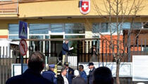 Kosovari odlaze čekajući u redu za vize