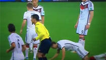 VIDEO: Müller posrnuo izvodeći slobodan udarac