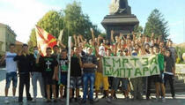 Grupa mladih Makedonaca traži "Smrt za Šiptari"