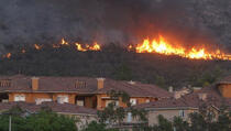 Užas u Kaliforniji: Vatra uništava sve pred sobom