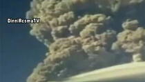 VIDEO: Oblaci pepela iz vulkana u Indoneziji prizemljili avione
