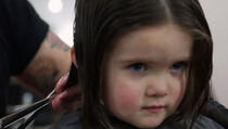 Djevojčica (3) šiša kosu i daje je djeci oboljeloj od raka