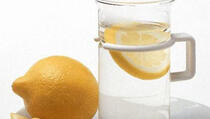 Mlaka voda s limunom: 10 razloga zašto je treba piti svako jutro