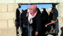 Palestinci otvorili rupu na zidu razdvajanja