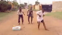 VIDEO: Ovako to djeca iz Afrike rade!