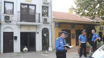 Kamenovana ambasada Albanije u Podgorici, uhapšeno troje