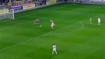 Pogledajte najčudniji gol postignut jučer na nogometnim terenima