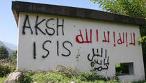 Kosovski zvaničnici osudili preteće grafite u Dečanima