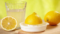 Šest dobrih razloga da dan započnete čašom vode s limunom