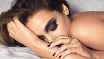 Evo zašto je spavanje sa šminkom štetno
