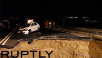 Na Krimu se otvorila ogromna rupa na cesti, šestero mrtvih