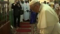 Papa u Banguiju: Ušao u džamiju, okrenuo ka Kabi i pomolio za mir (VIDEO)