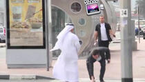 Pogledajte šta se dešava kada vam ispadne novčanik u Dubaiju (VIDEO)