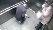 VIDEO Nakon ovoga u liftu, policajac je završio u bolnici!