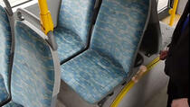 Da li ste se ikada zapitali zašto su sjedišta u autobusima šarena?