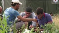 Migranti u Preševu očajnički mole za pomoć