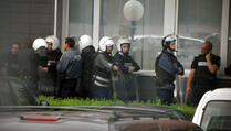 Policija opkolila Vladu i Skupštinu (Foto)