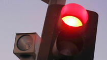 Poštujte crveno svijetlo na semaforu (video)