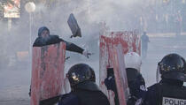 17 povređenih policajaca nakon sukoba sa pristalicama opozicije (VIDEO)