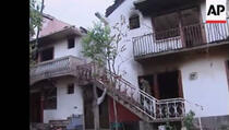 Godina '99: OVK zauzima selo Zojz, truli leš nađen unutar kuće (+18 Video)